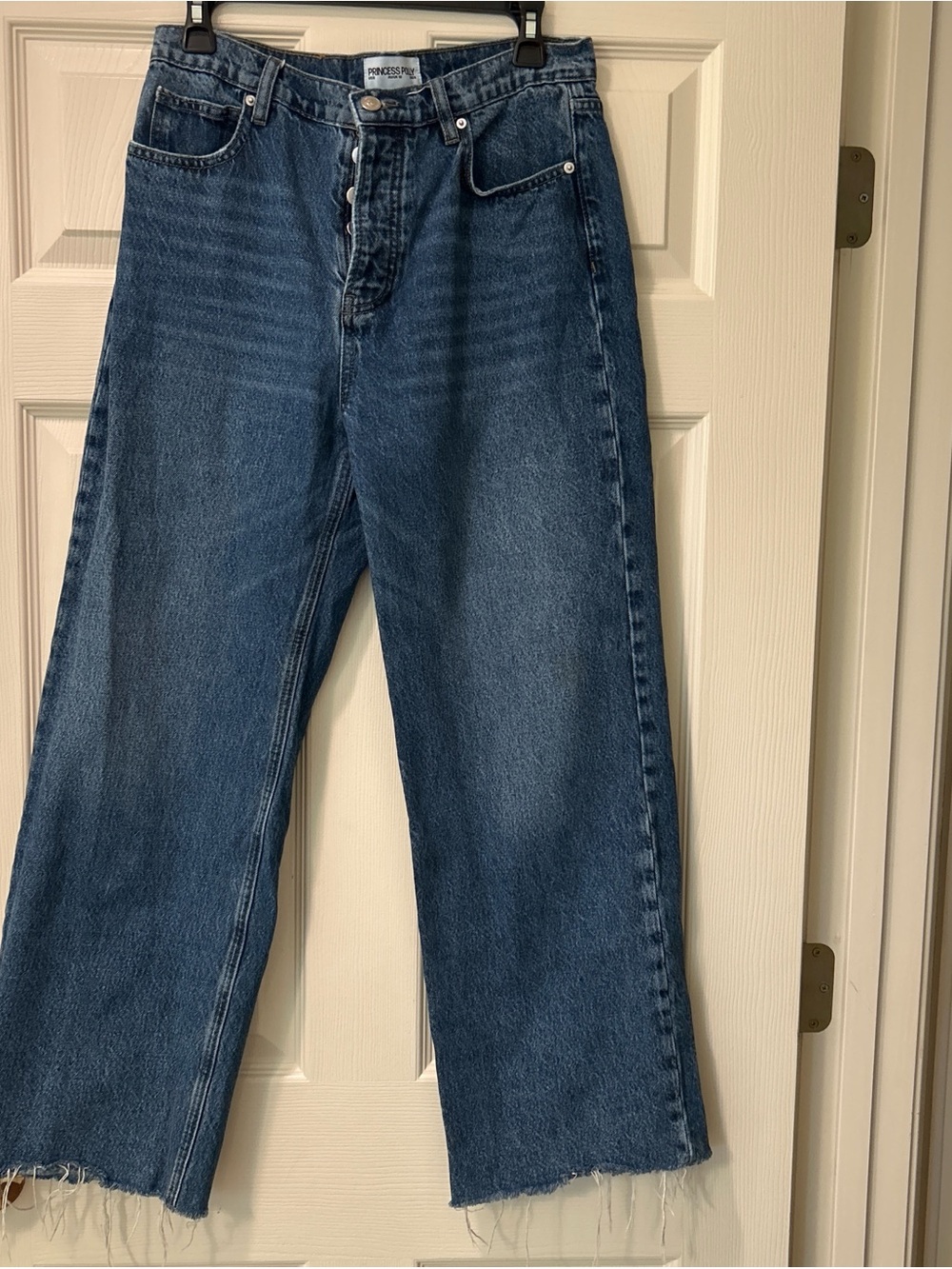 Princess Polly women’s Relaxed Blue Straight Jeans. Size 6